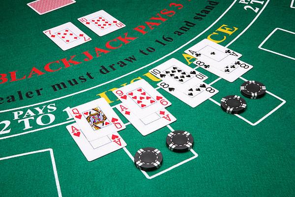 Learn About Bonus Rounds with オンラインカジノ and Feature-Rich Slot Games